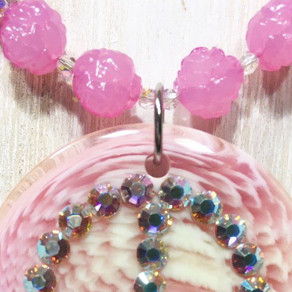 TARINA TARANTINO BABY PINK CRYSTAL LUCITE "PEACE" PENDANT & ROSE BEADED NECKLACE - Picture 10 of 14